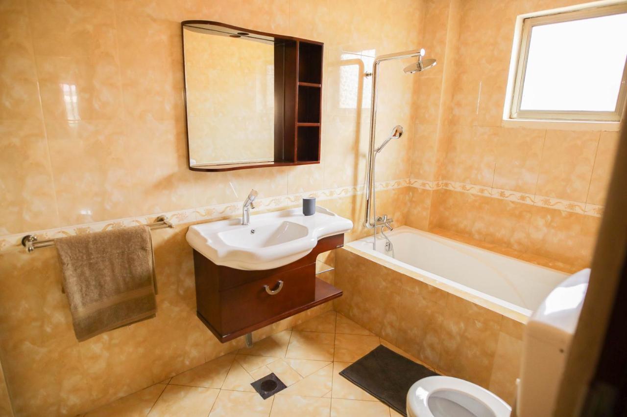 La Casa Baatsona Apts Sakumono エクステリア 写真